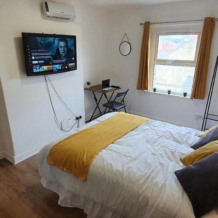Fast Broadband, Budget Stay, Free Netflix. Cardiff Eksteriør bilde